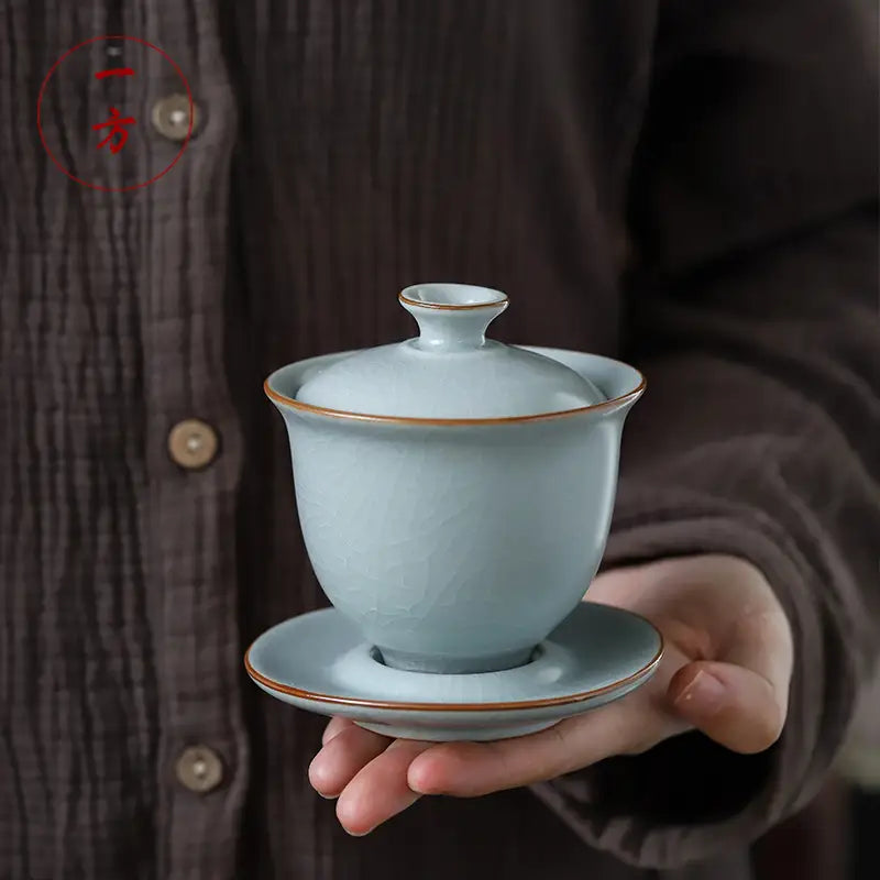 Light blue ceramic kiln gaiwan with crackle glaze for gongfu tea brewing