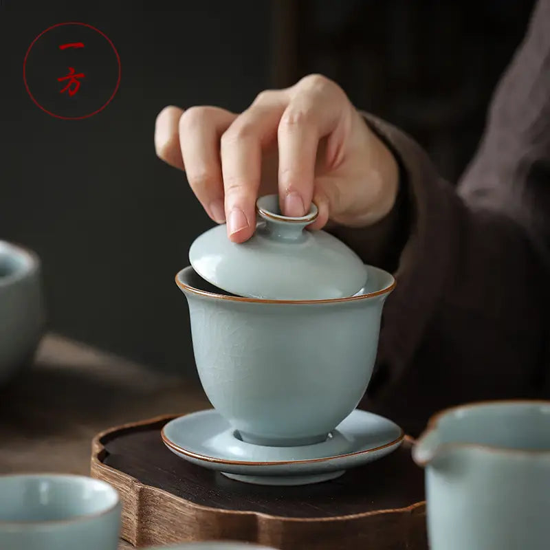 Light blue ceramic kiln gaiwan with crackle glaze for gongfu tea brewing