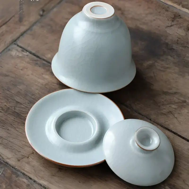 Light blue ceramic kiln gaiwan with crackle glaze for gongfu tea brewing