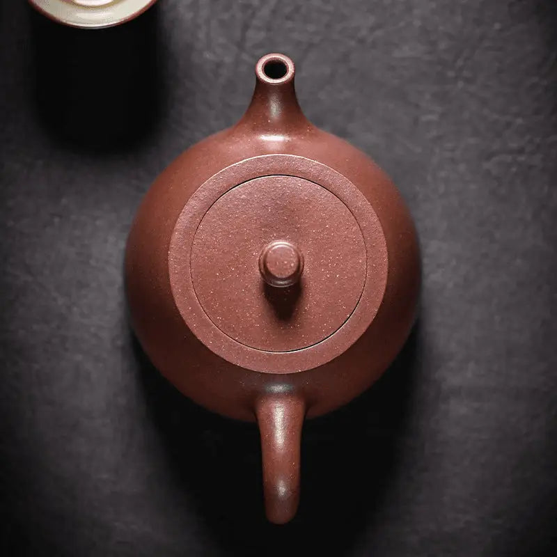 Echo Peak earthenware teapot with circular lid, perfect for Gongfu brewing and Yixing Zisha craftsmanship