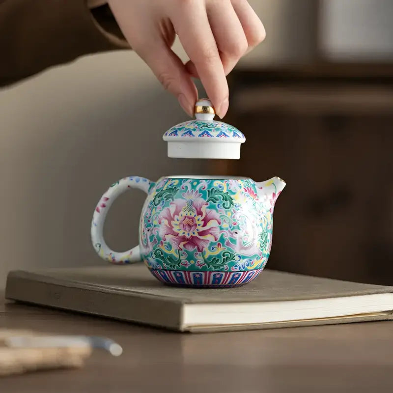 Floral-patterned imperial enamel porcelain Jingdezhen enamel art royal Chinese ceramic teapot with lid