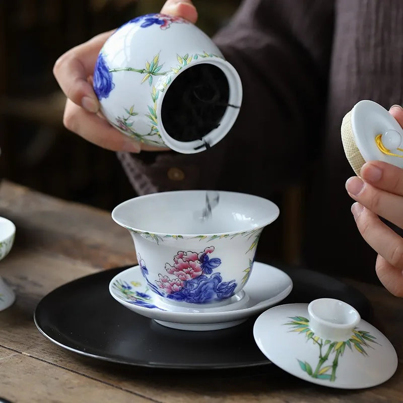 Falangcai-style porcelain gaiwan with gold accents and floral painting – photo 2