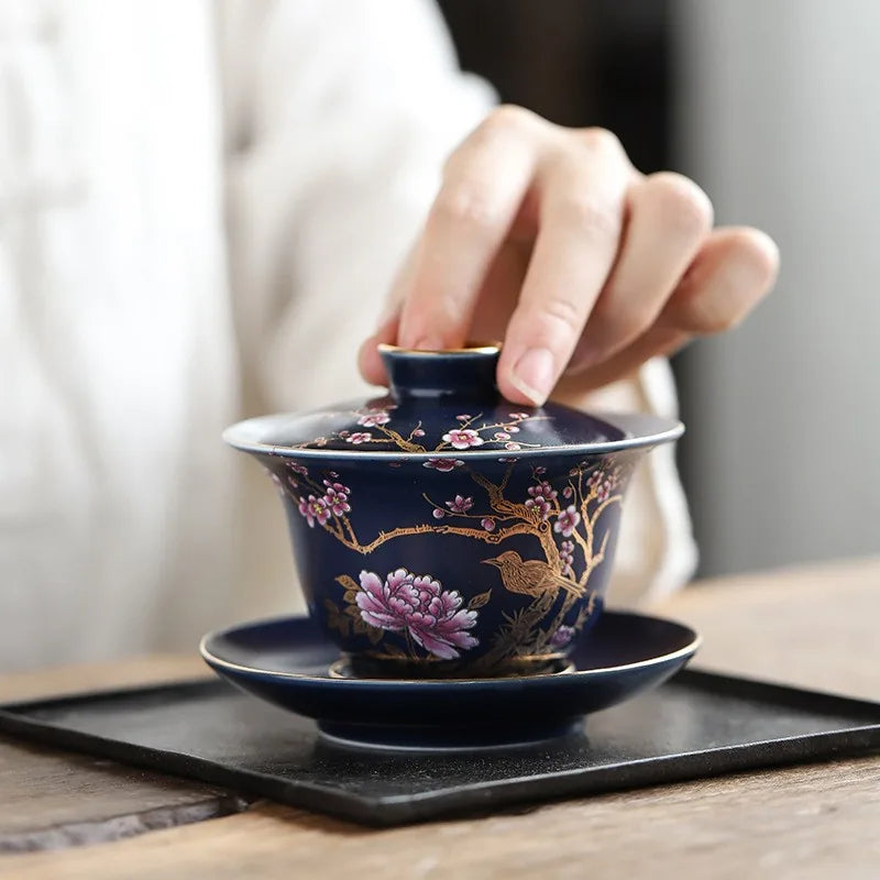 Falangcai-style porcelain gaiwan with gold accents and floral painting – photo 3