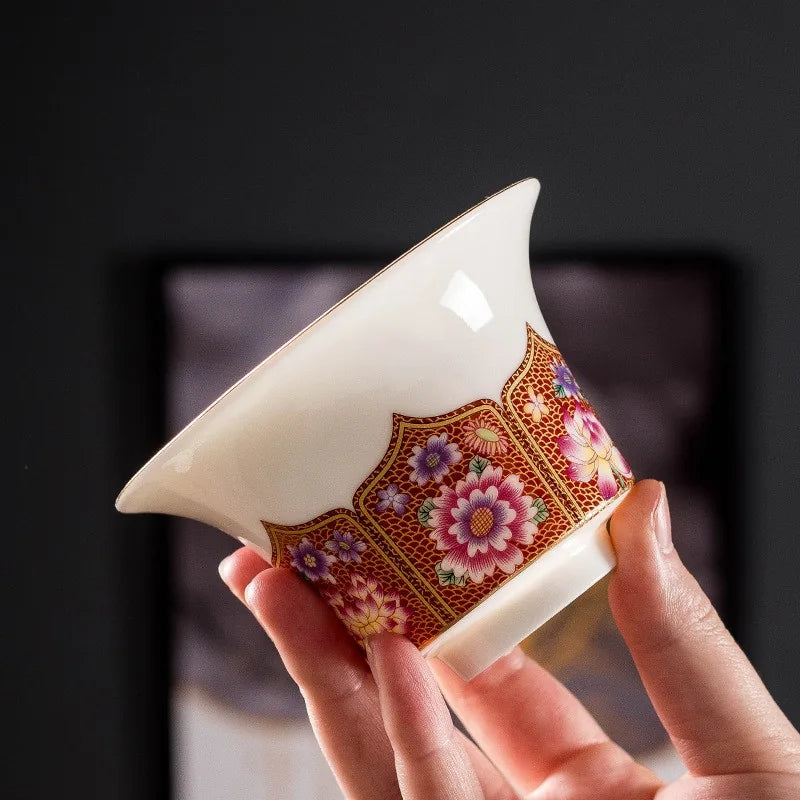 Falangcai-style porcelain gaiwan with gold knob and floral band – photo 1