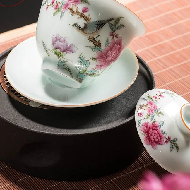 Famille rose porcelain gaiwan with lid and saucer, painted flowers – photo 2