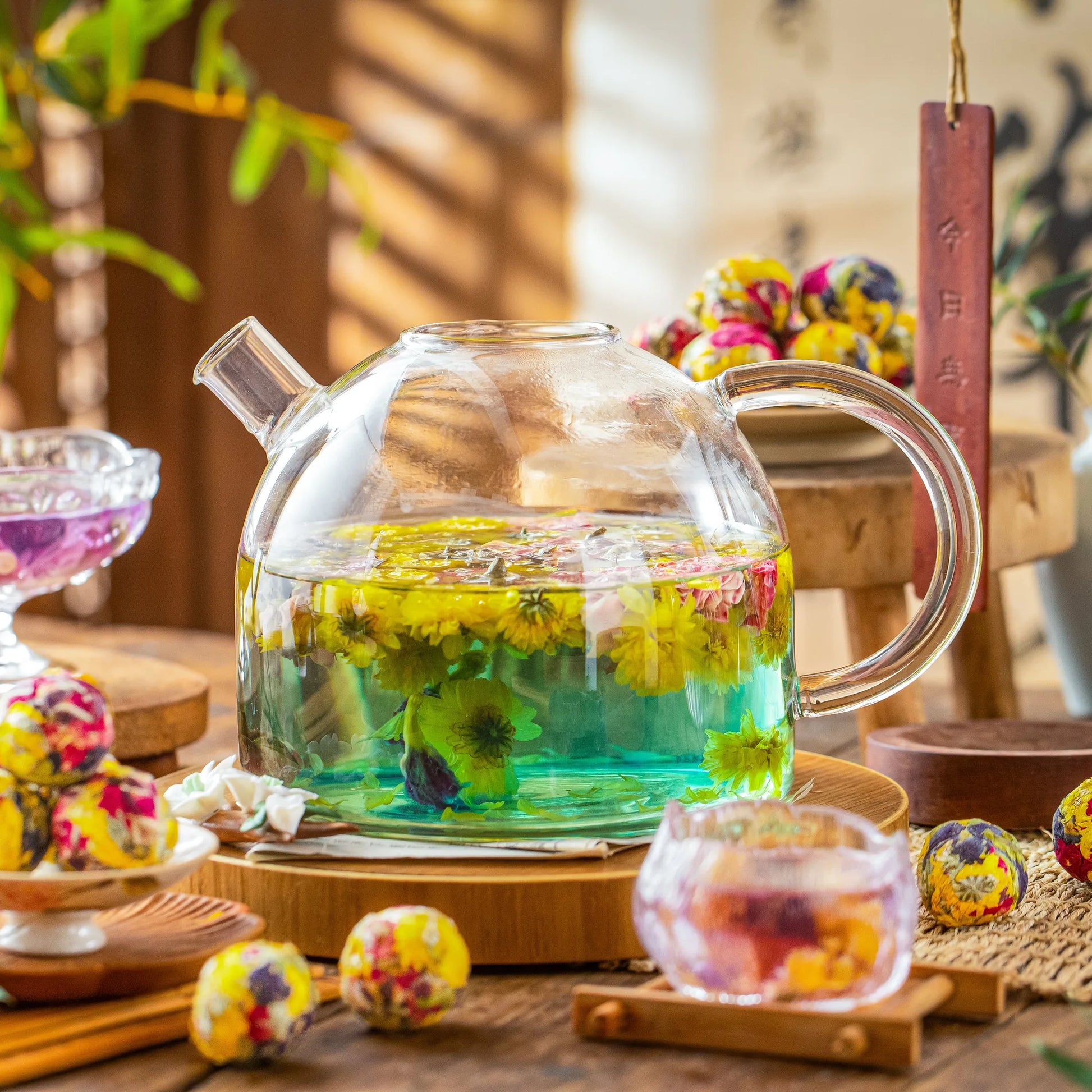 Blue-green flowering tea brewing scene