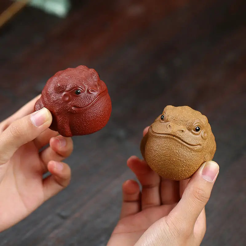Ceramic frog figurines from Fortune Warden Toad tea pet guide, perfect for Yixing Zisha tea enthusiasts