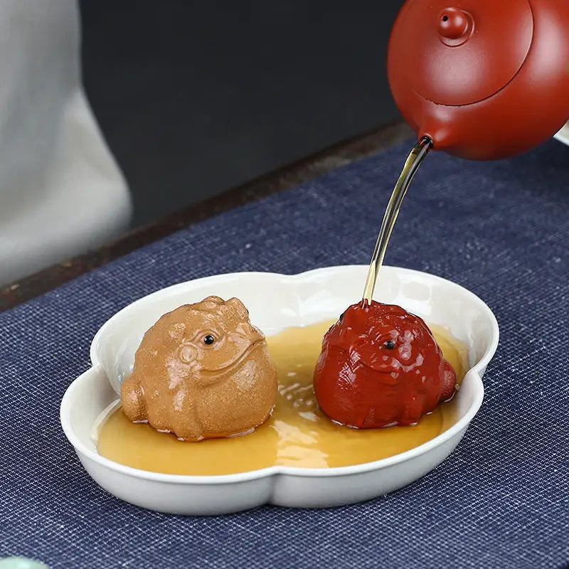 Fortune Warden Toad ceramic tea pet set on Yixing Zisha tea dish, perfect for tea pet guide