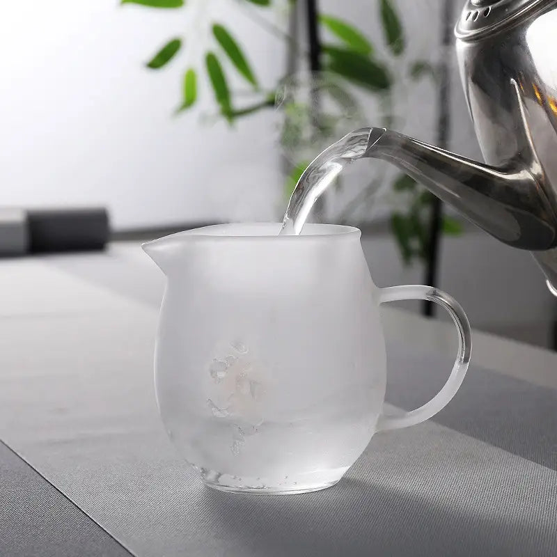 Frosted glass pitcher being filled, featuring heat-resistant borosilicate glass Gong Dao Bei fair cup