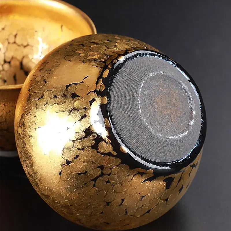 Radiant golden gold-flecked glass vase perfect for gongfu tea and jian zhan teacup displays