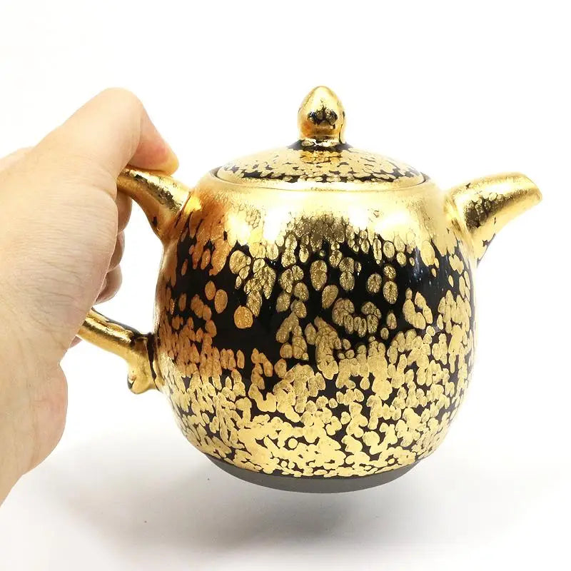 Gold Teapot for Gongfu Tea and Elegant Tea Ceremonies with Black and Gold Design