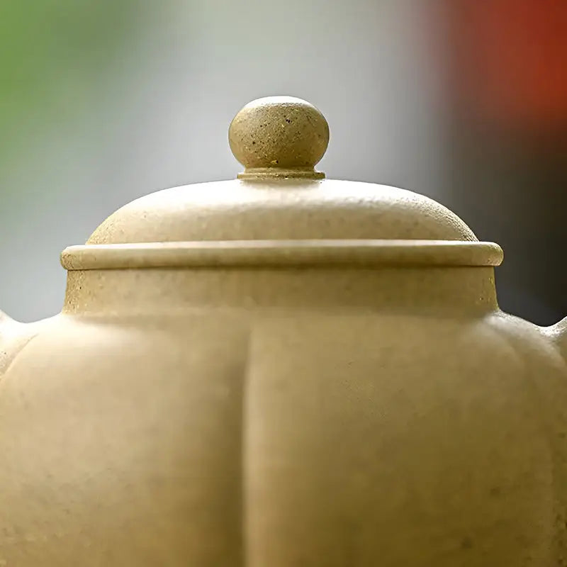 Golden Dew ceramic teapot lid in Yixing Zisha craftsmanship for Yixing Light tea brewing