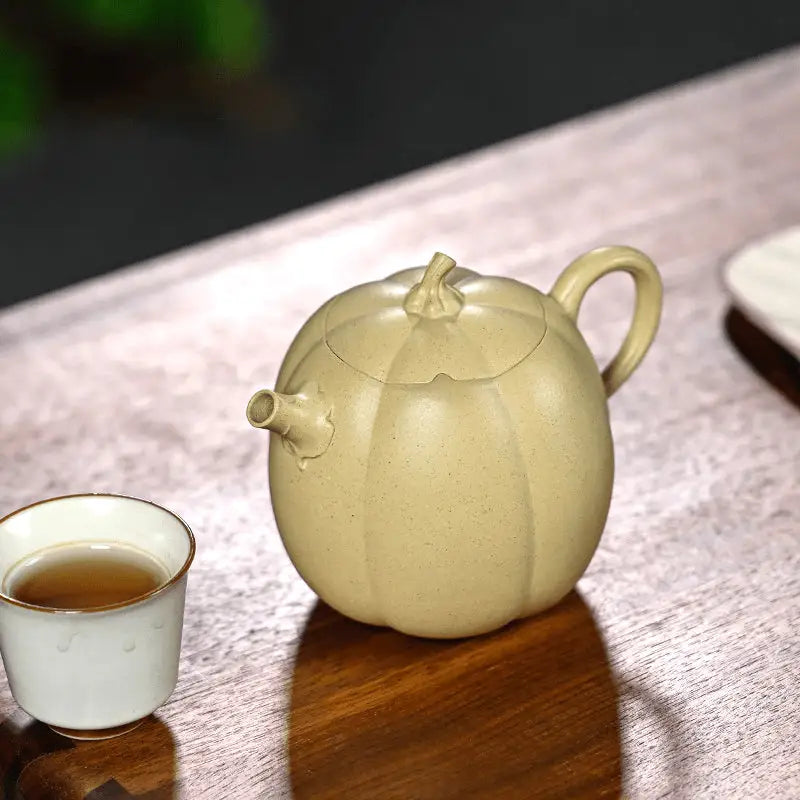 Pumpkin-shaped ceramic teapot made from Duanni clay, Yellow Gourd Yixing Zisha teapot