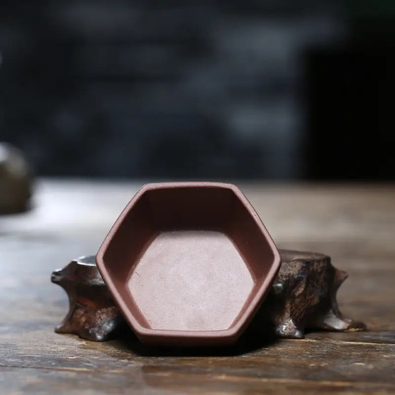 HexaGrace hexagonal brown ceramic dish for Gongfu tea brewing, authentic purple clay style