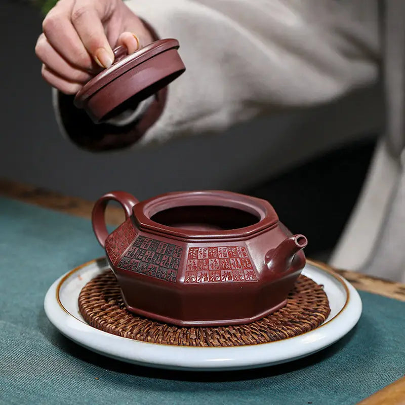 Octagonal purple Yixing Zisha teapot with lid for HexaSeal Yixing Chinese seal script