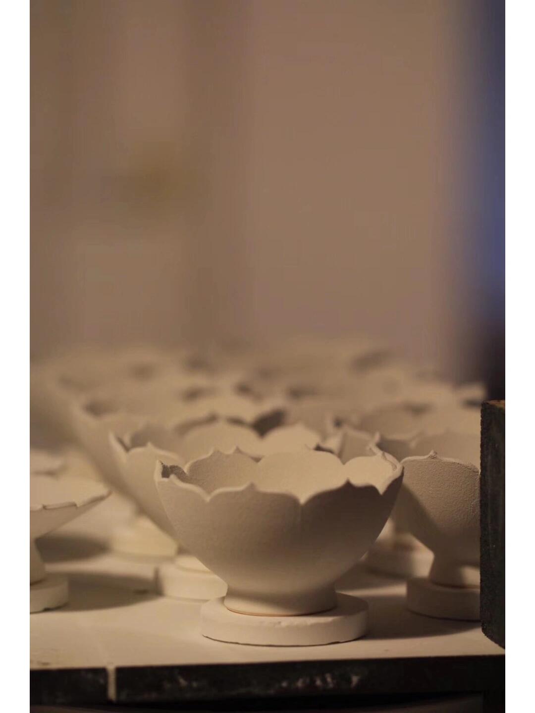 White ceramic bowl with scalloped edges showcasing Dehua porcelain craftsmanship from Fujian province