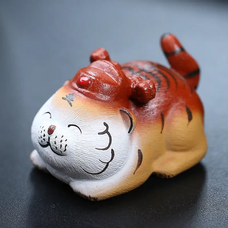 Chubby painted tiger figurine Laughing Fortune Tiger Zisha clay tea pet guide