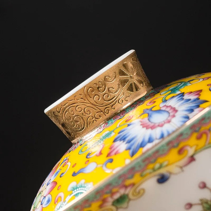 Falangcai-style gaiwan with mandarin ducks in golden yellow – photo 3