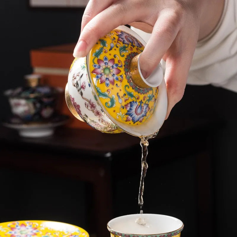 Falangcai-style gaiwan with mandarin ducks in golden yellow – photo 4