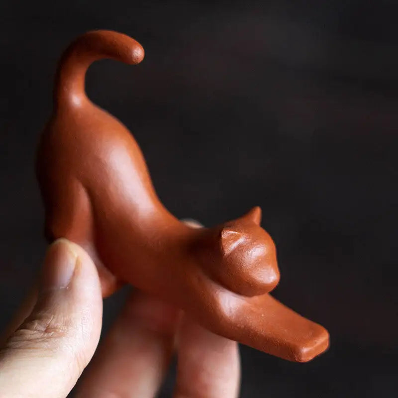 Stretching cat tea pet figurine made of Yixing Zisha clay for tea pet guide enthusiasts