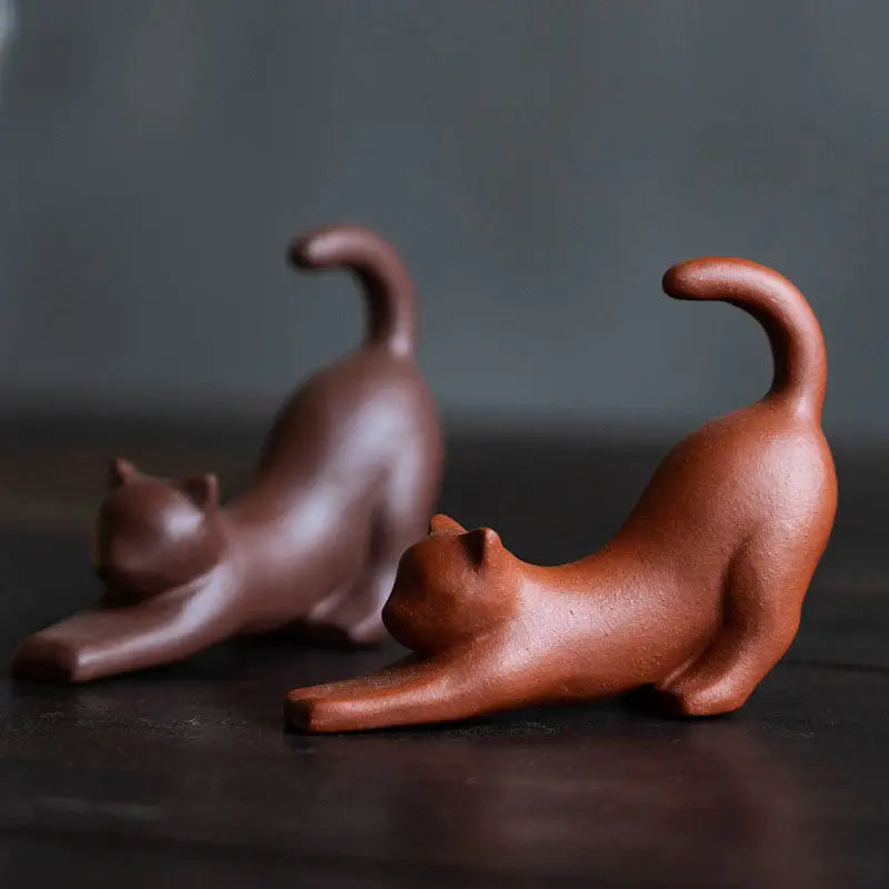Stretching cat figurines tea pet guide Yixing Zisha clay decorative collectibles