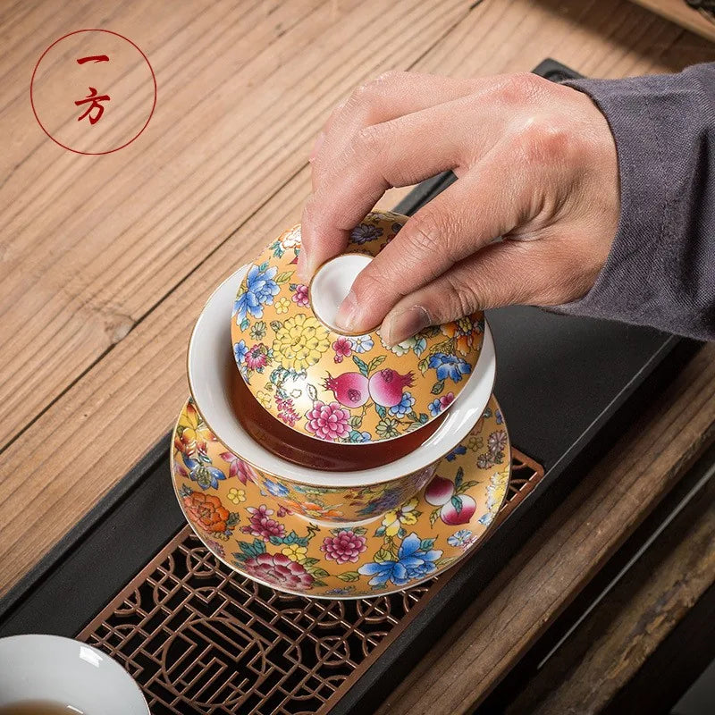 Peony falangcai-style gaiwan with gilding on golden yellow ground – photo 2