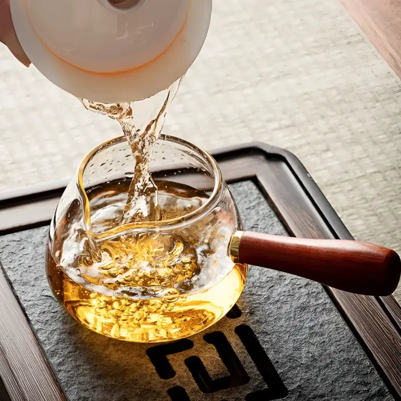 Glass tea pitcher with wooden handle for borosilicate glass tea and side-handled glass display