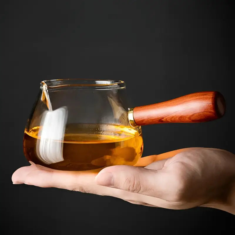 Glass tea pitcher with wooden handle for Side-Handled Gong Dao Bei made of borosilicate glass
