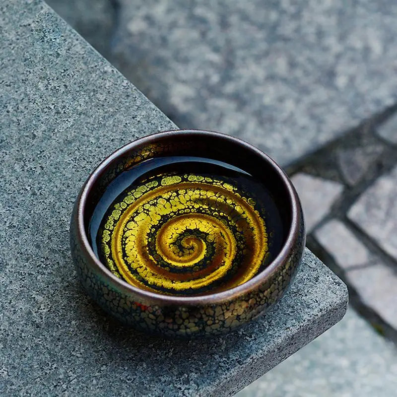 Ceramic Swirl cup with golden spiral and spiral crackle glaze for Gongfu tea brewing